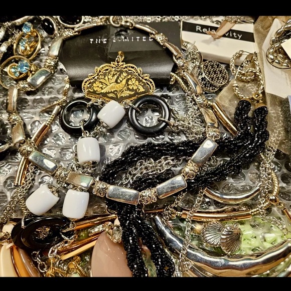 2 LBs BULK jewelry INVENTORY~ Huge Estate Sale jewelry lot - Picture 8 of 8
